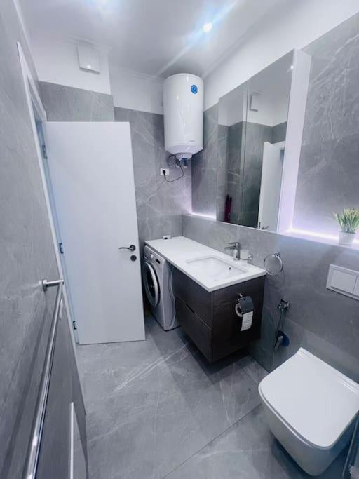 Deluxe Flat With Garden_Tirana Leilighet Eksteriør bilde