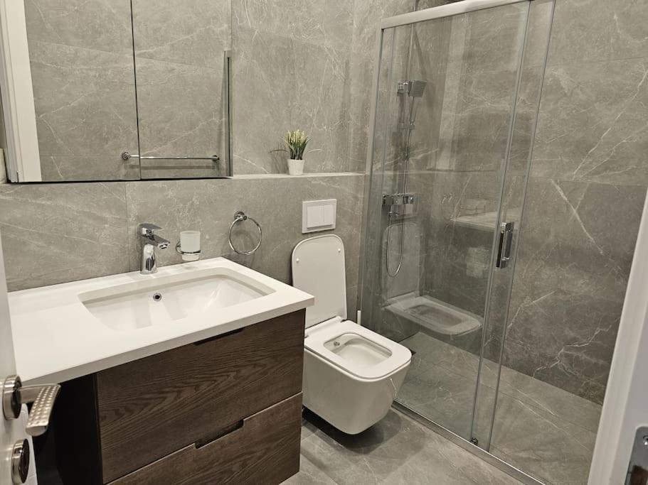 Deluxe Flat With Garden_Tirana Leilighet Eksteriør bilde